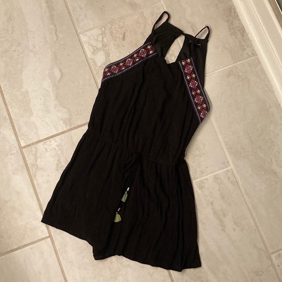 As U Wish Black
Embroidered Romper size Med - Picture 1 of 5